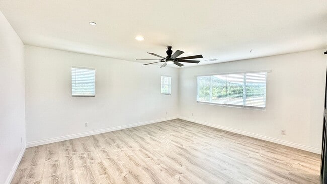 Building Photo - Beautiful Two-Story Home in the Newer Community of Horse Creek Ridge in Fallbrook!