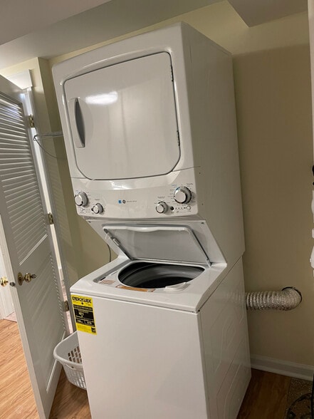 Building Photo - 241 Wedgewood Cir