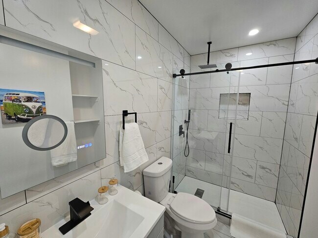 Building Photo - 1487 5th Ave