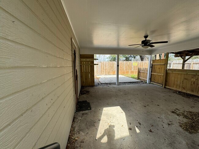 Building Photo - 350 Meadow Crossing Dr