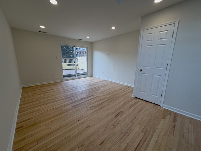 Building Photo - 2036 Wallace St