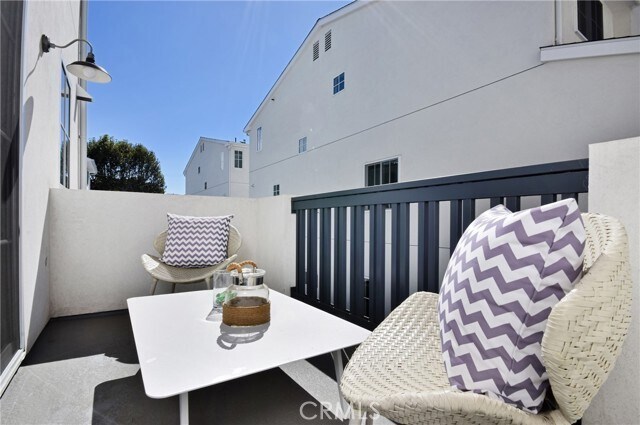 Building Photo - 4641 Cahuenga Blvd