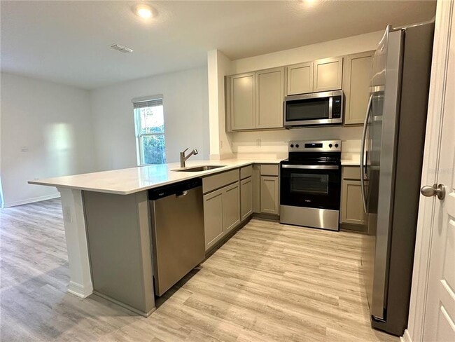 Building Photo - 2933 Canary Ave