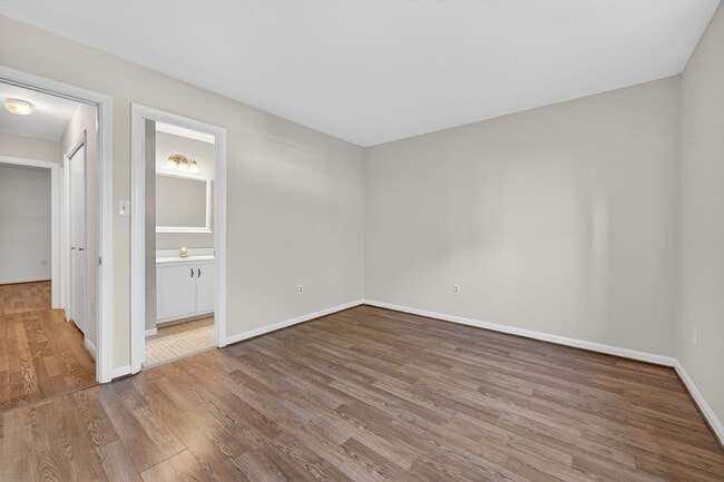 Building Photo - 1625 S Barton St