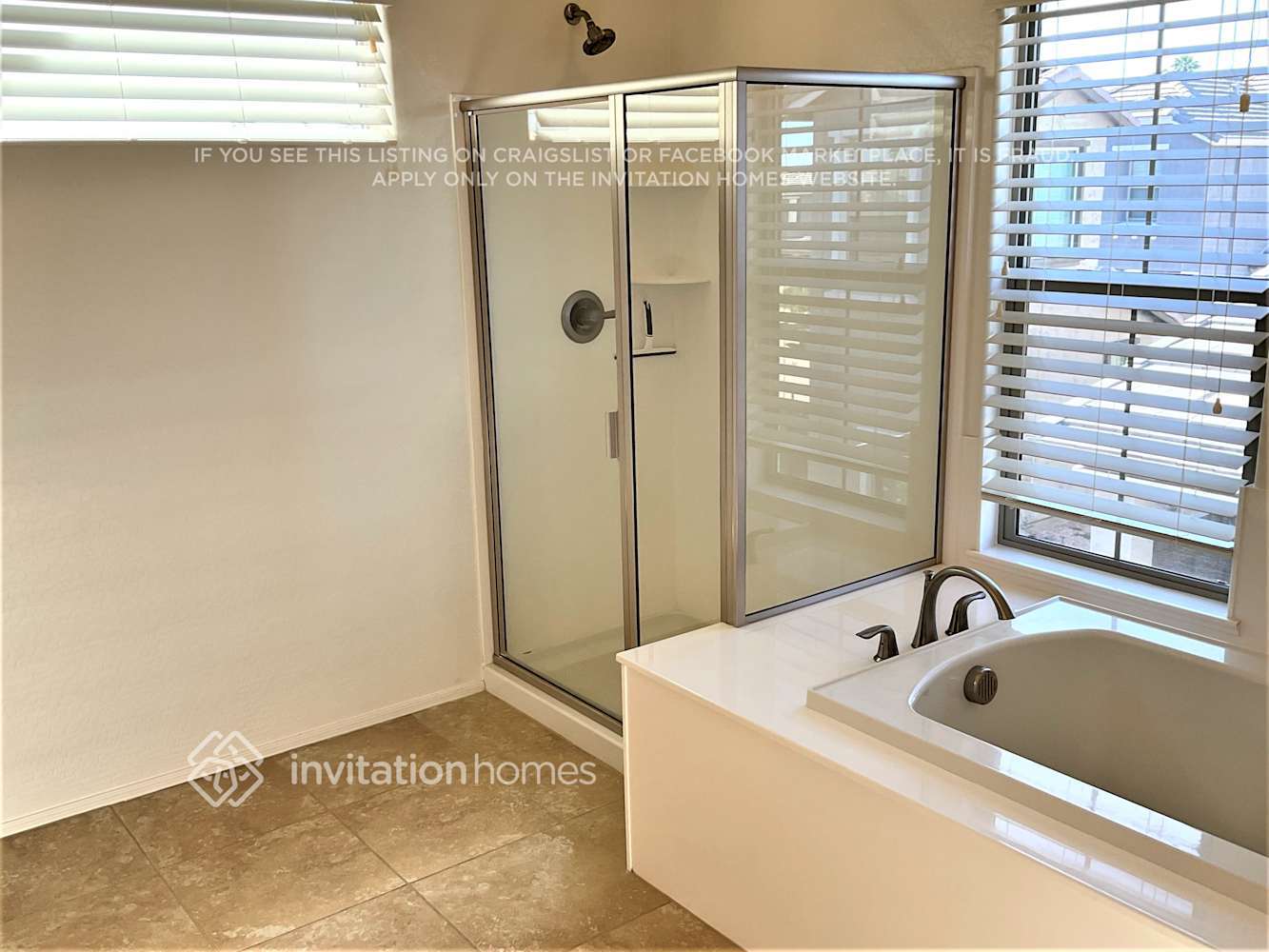 Building Photo - 208 N Sandal