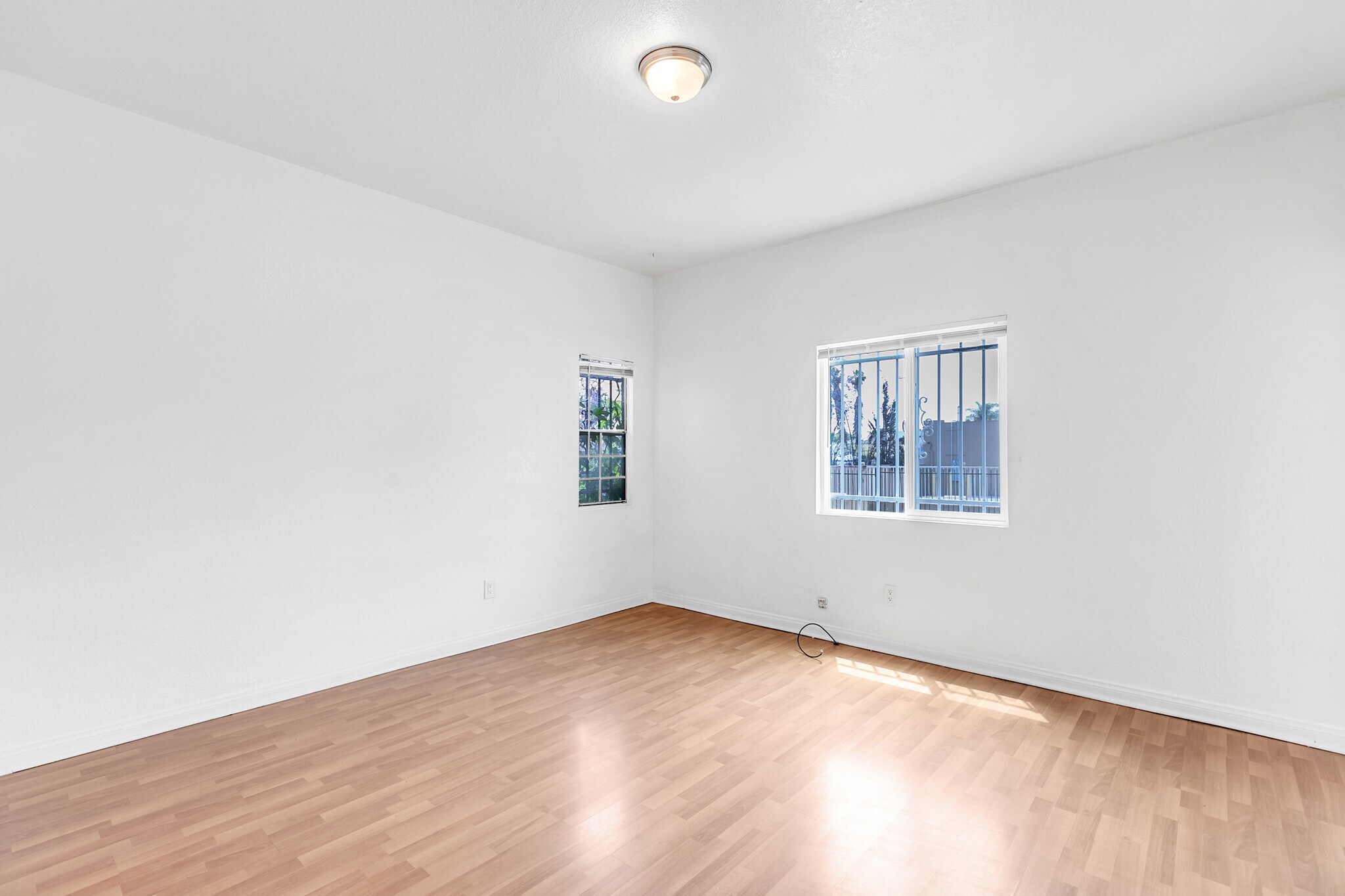 Building Photo - 321 E 84th St