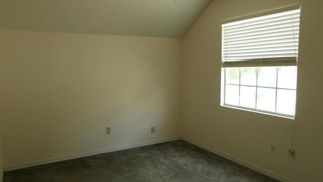 Building Photo - 4BR/2.5BA Home in Desirable Northridge Com...
