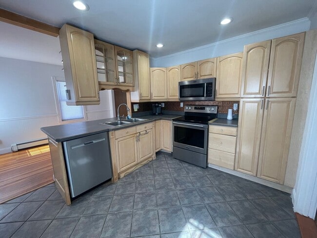 Building Photo - Bright & Updated 2-Bed Home in Dalton- $2450