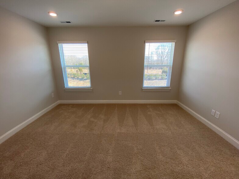 Building Photo - 5535 Stafford Rd