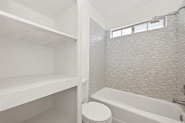 Building Photo - 2627 Double Lake Dr