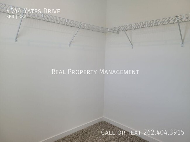 Building Photo - 4944 Yates Dr