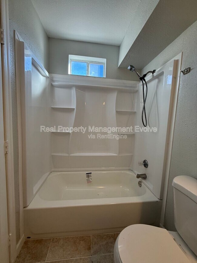 Building Photo - 1336 E Mountain View Rd