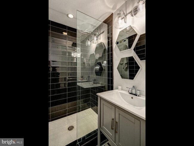 Building Photo - 1450 T St NW