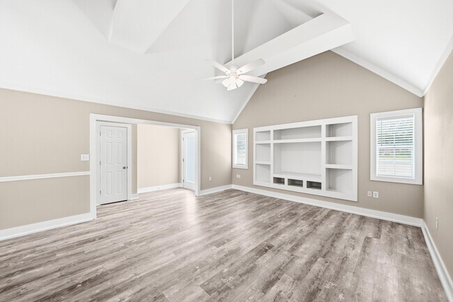 Building Photo - 942 Rue De Palms