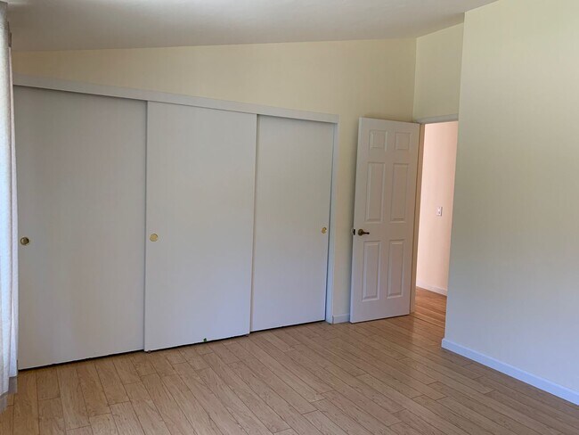 Building Photo - 2579 Pepperwood Dr
