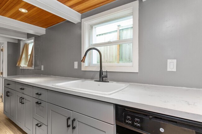 Building Photo - 5155