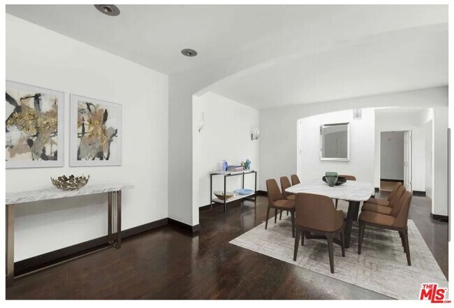 Building Photo - 10216 Cielo Dr
