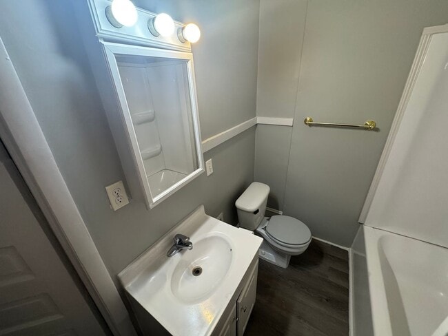 Building Photo - 2 Bedroom House Near Rocky Mount Middle Sc...