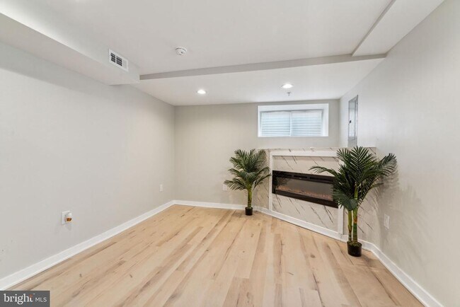 Building Photo - 431 S 62nd St