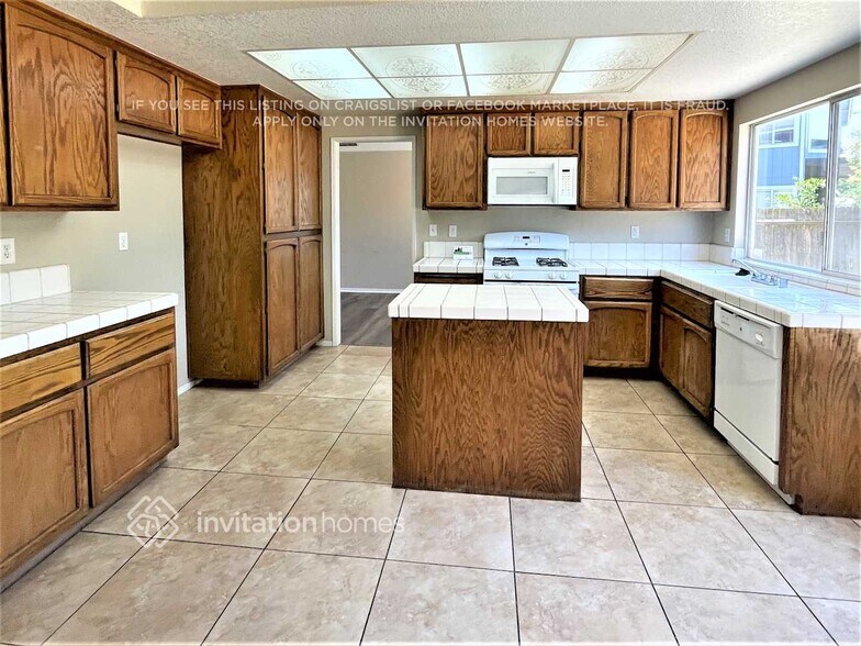 Building Photo - 8048 Bucks Harbor Way