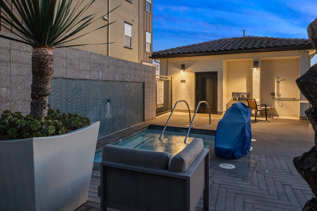 Building Photo - 1068 Hampton Dr