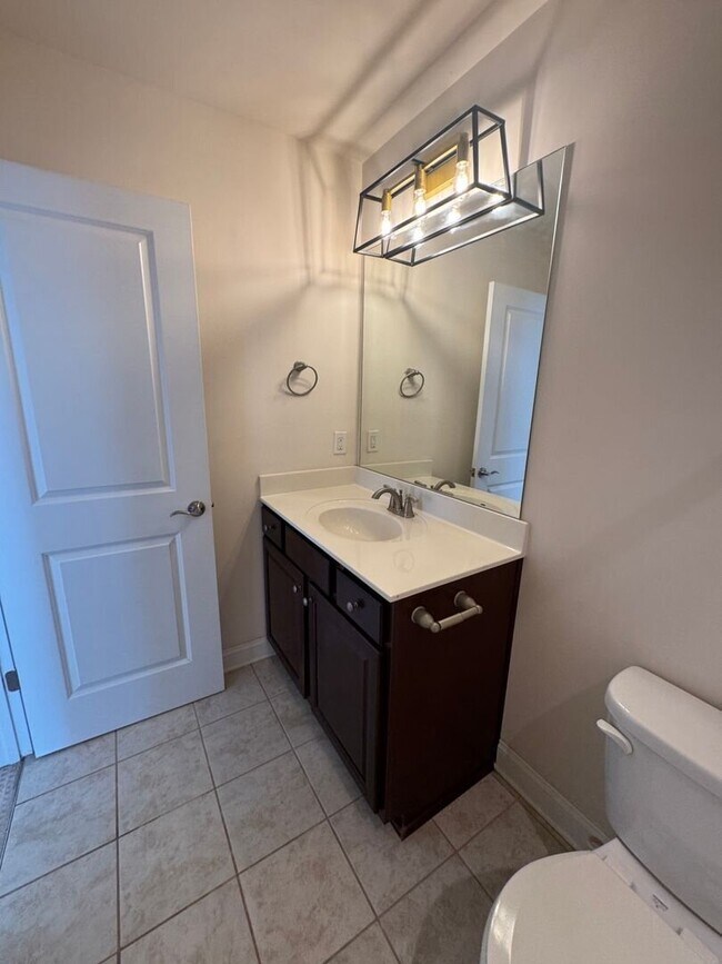Building Photo - Your Franklin dream rental is here—4 bedrooms, a huge bonus, two en-suites, and an unbeatable loc...