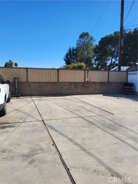 Building Photo - 26214 President Ave