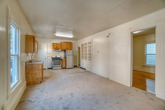 Building Photo - 129 Dell St