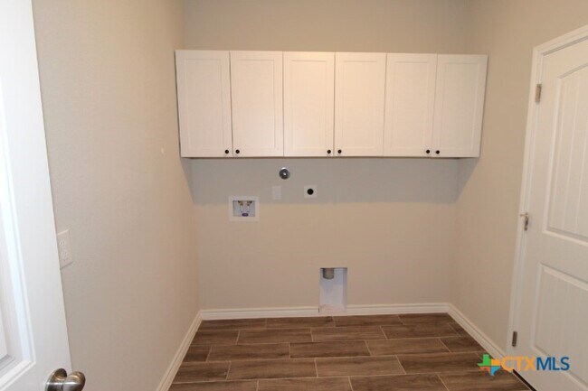 Building Photo - 6307 Verde Dr