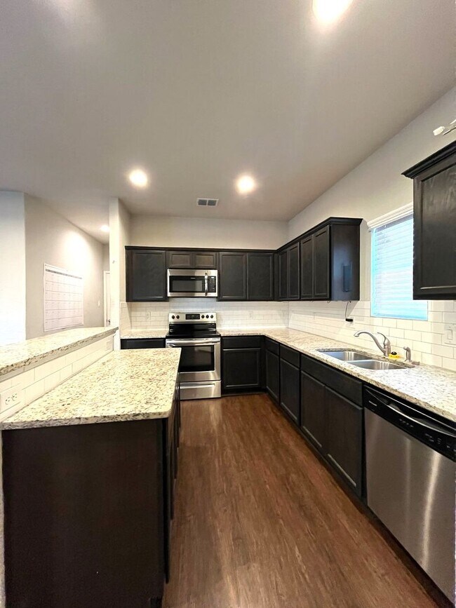 Building Photo - 10011 Raspberry Oak
