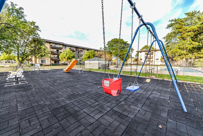 Building Photo - 2226 S Goebbert Rd