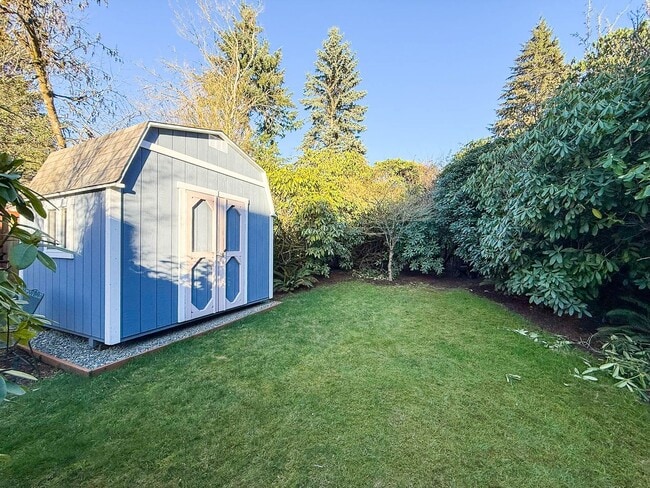 Building Photo - Beautiful Home in Convenient Northgate Location