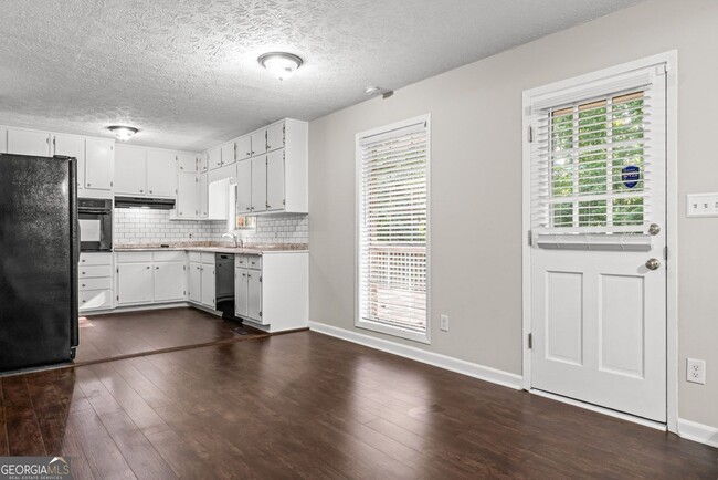 Building Photo - 115 Club Cir