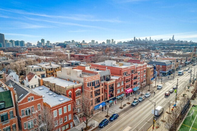 Building Photo - 3829 N Southport Ave