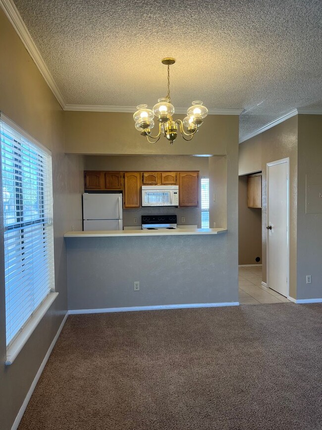 Primary Photo - 1028 Mockingbird Ln