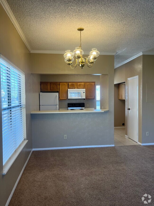 Building Photo - 1028 Mockingbird Ln