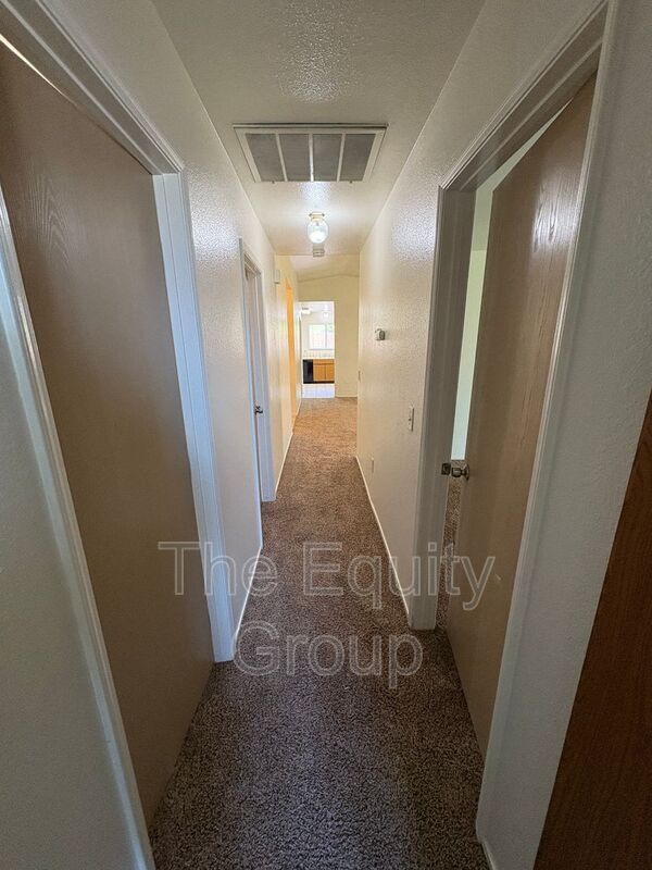Building Photo - 2210 W Buena Vista Ave