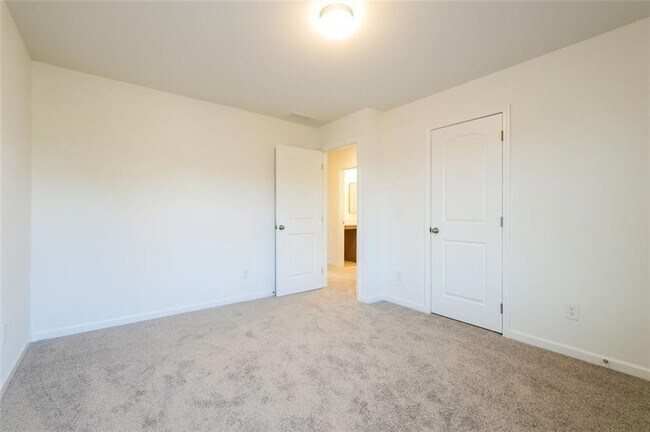 Building Photo - 131 Shelter Ln E