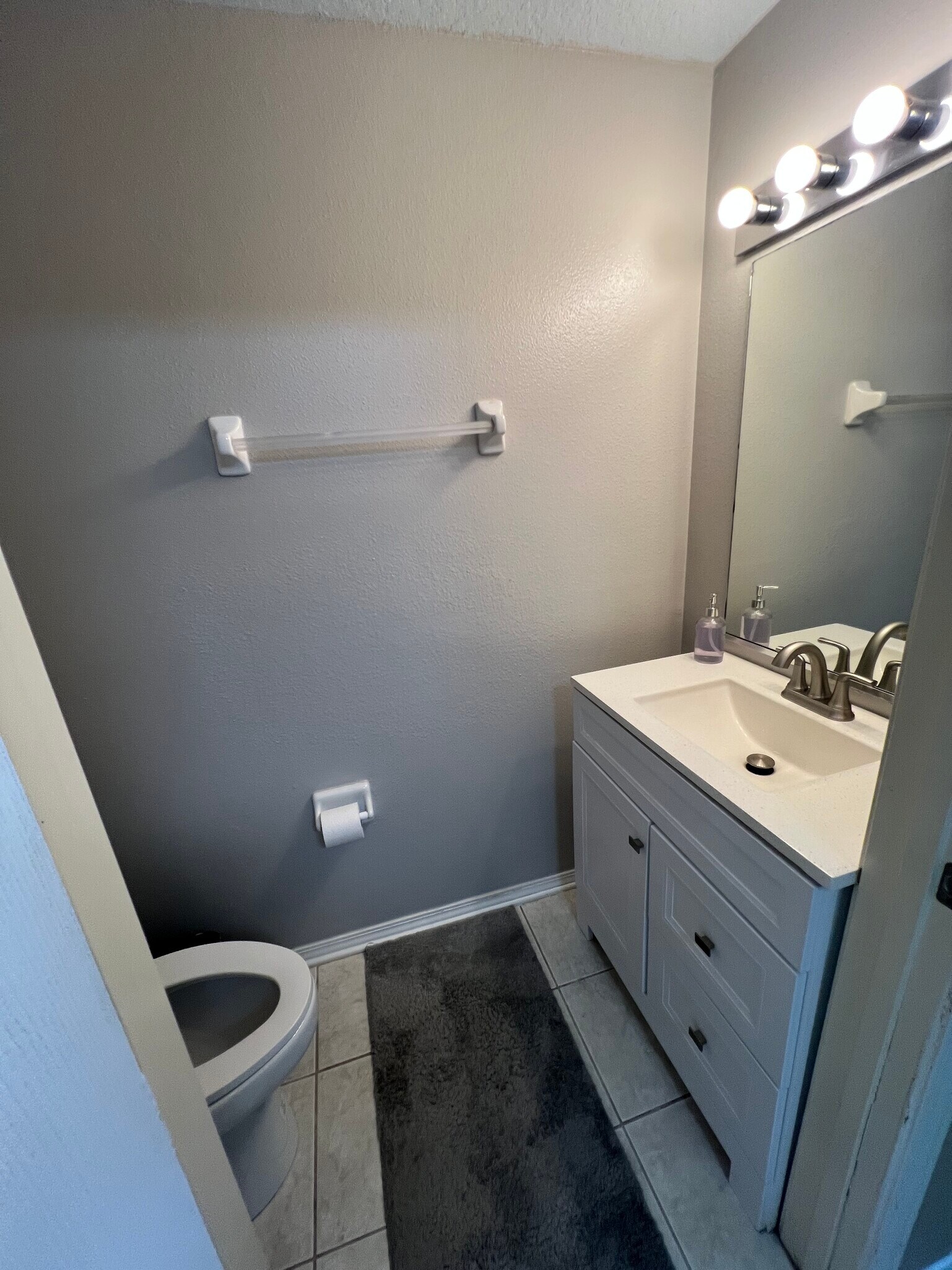 Building Photo - 1132 Kennewick Ct