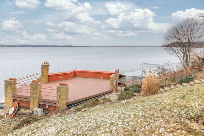 Building Photo - Lake Mendota Dream Home in Desirable Sprin...