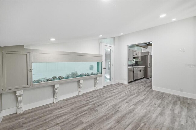 Building Photo - 7210 Valrie Ln