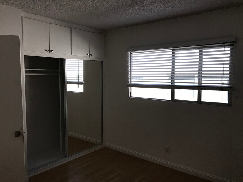 Building Photo - 940 S Venice Blvd