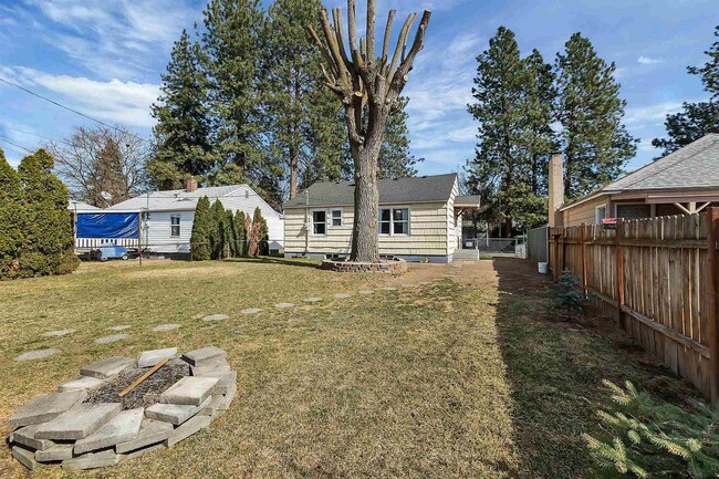 Building Photo - 2 Bedroom 1 Bath Home in North Spokane