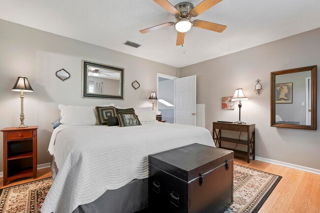 Building Photo - ** STUNNING 4 BEDROOM 2 FULL BATH/ 2 HALF BATH HOME WITH A PRIVATE POOL LOCATED JUST MINUTES FROM...