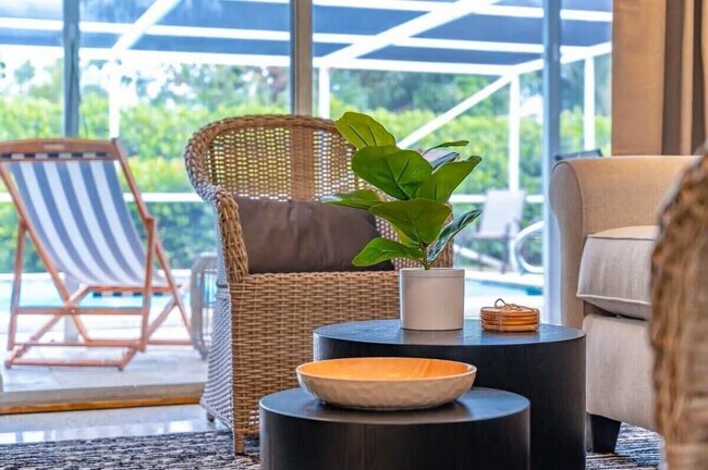 Building Photo - 176 SE 27th Pl