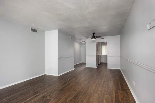 Building Photo - 6519 W Newberry Rd