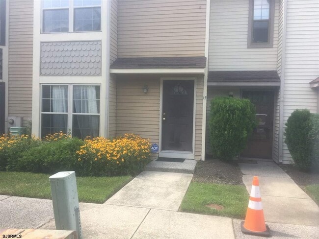 Building Photo - 15 Cambridge Townhouse Dr