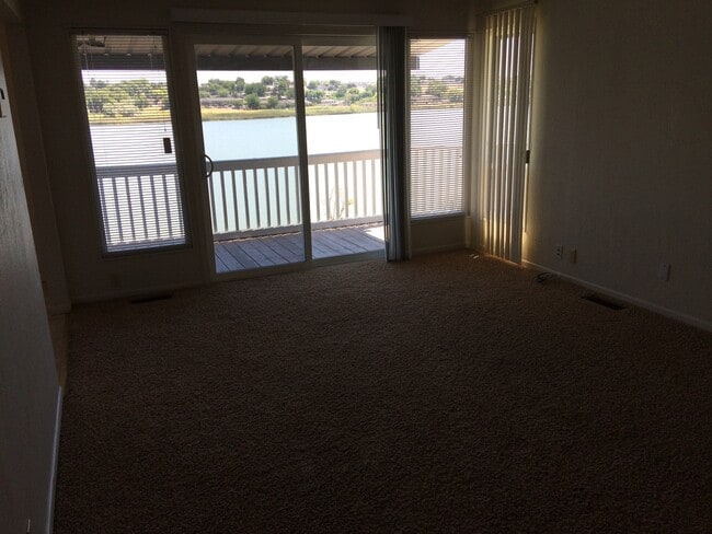 Building Photo - Lakefront Duplex!