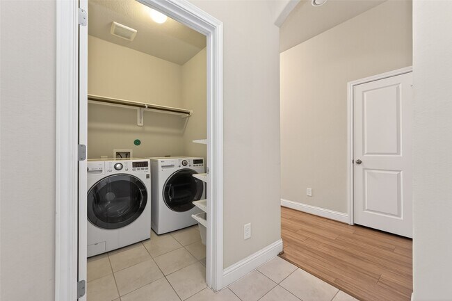 Building Photo - 9914 Deborah Colony Ln