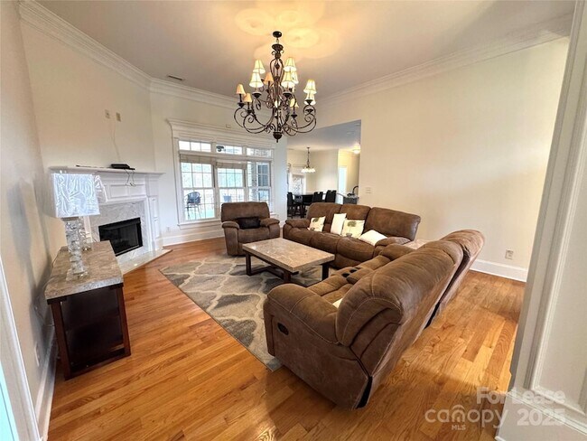 Building Photo - 5919 Newell Dr